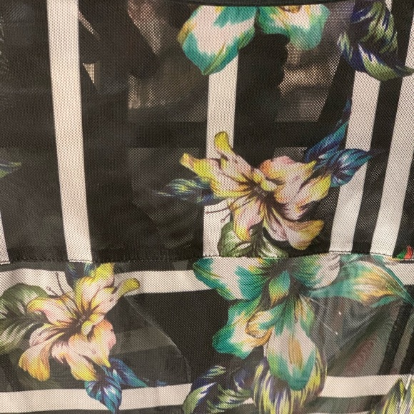 Bebe Floral Sheer Button Up - Picture 3 of 3